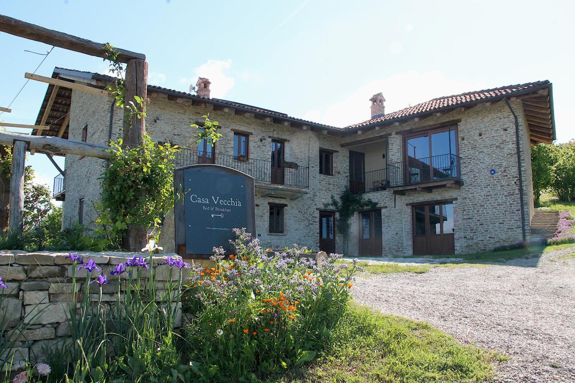 Casa Vecchia Bed&Breakfast Bossolasco Eksteriør bilde