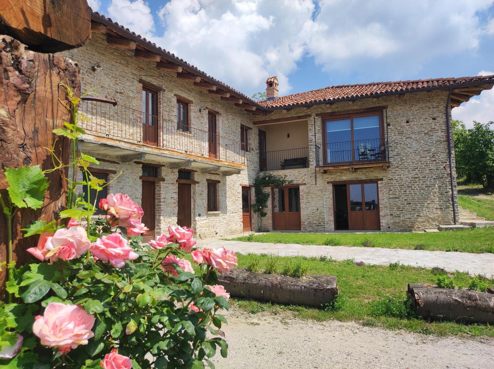 Casa Vecchia Bed&Breakfast Bossolasco Eksteriør bilde