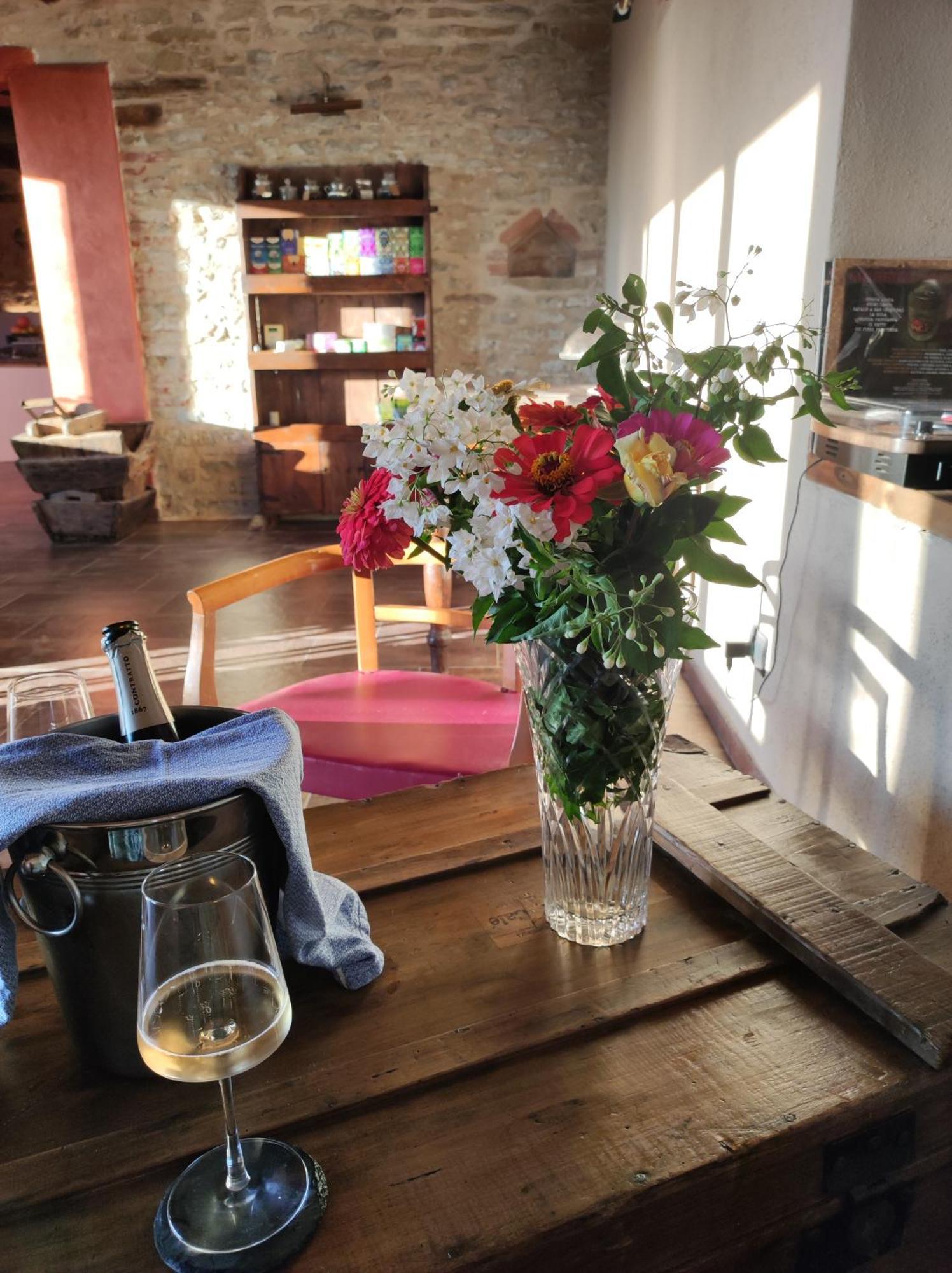 Casa Vecchia Bed&Breakfast Bossolasco Eksteriør bilde